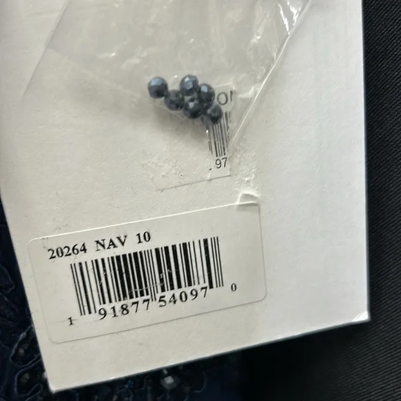 Mac Duggal 20264 NWT APPLIQUED CAP SLEEVE BODICE FLOWY GOWN - Picture 9 of 13